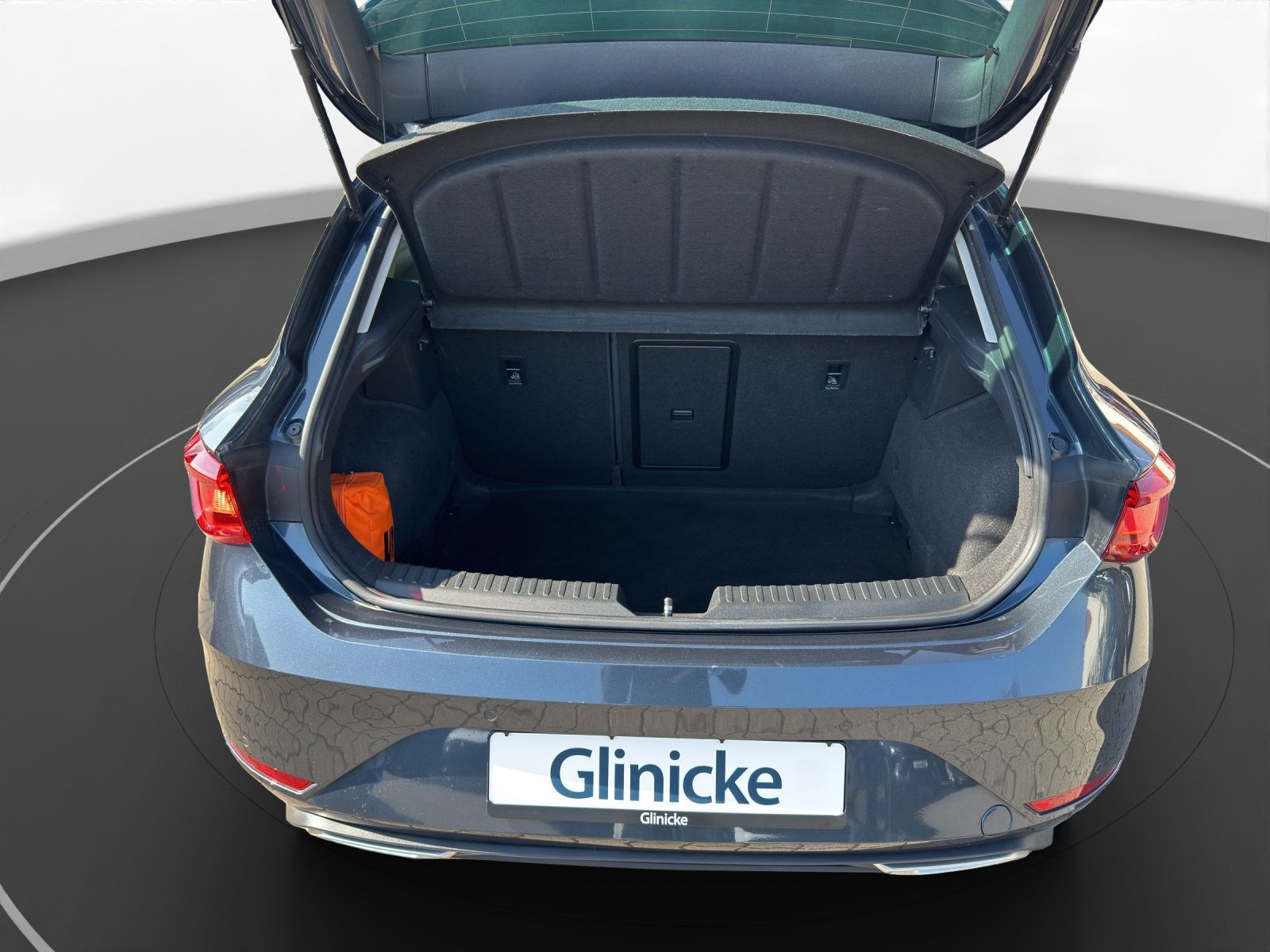 Seat Leon 2.0 TDI FR AHK Pano LED LM 18" Navi PDC vo+