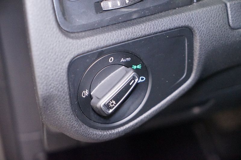 Volkswagen Golf 36 kWh Elektro - Samsaru's Car Outlet