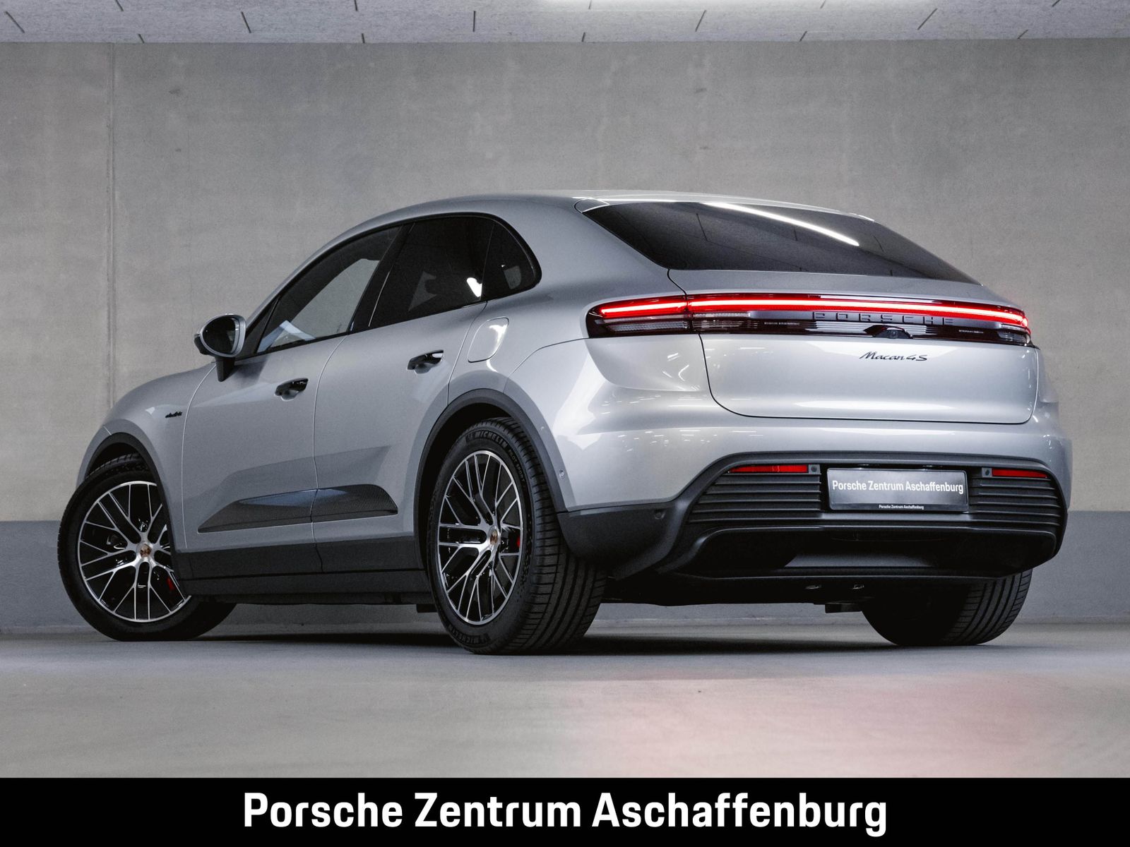 Porsche Macan 4S Electric Sport Chrono Panoramadach