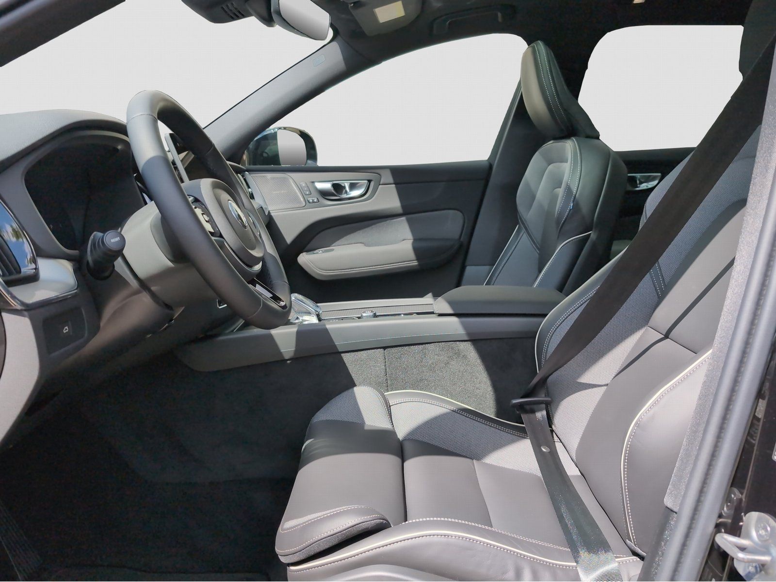 Volvo XC60 Black Edition B5 AWD Plus - Samsaru's Car Outlet