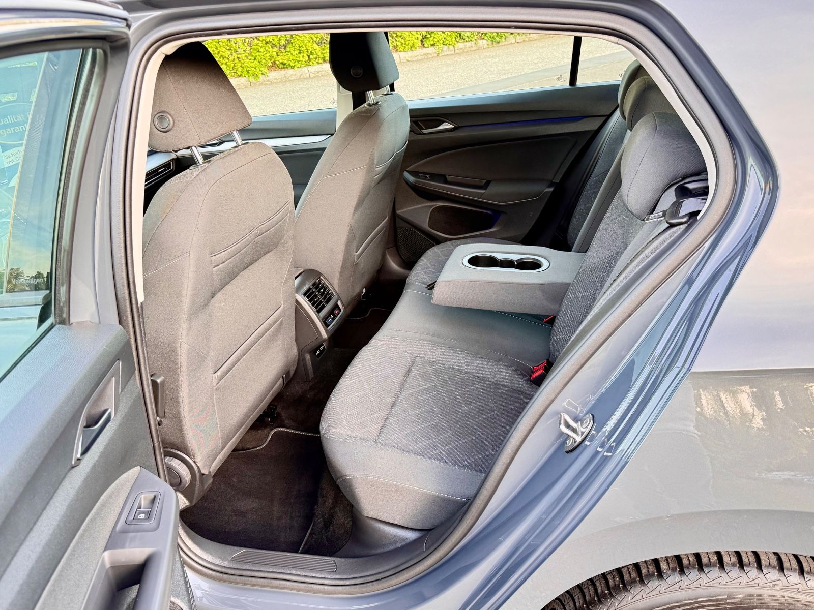 Volkswagen Golf VIII Life Edition - Samsaru's Car Outlet