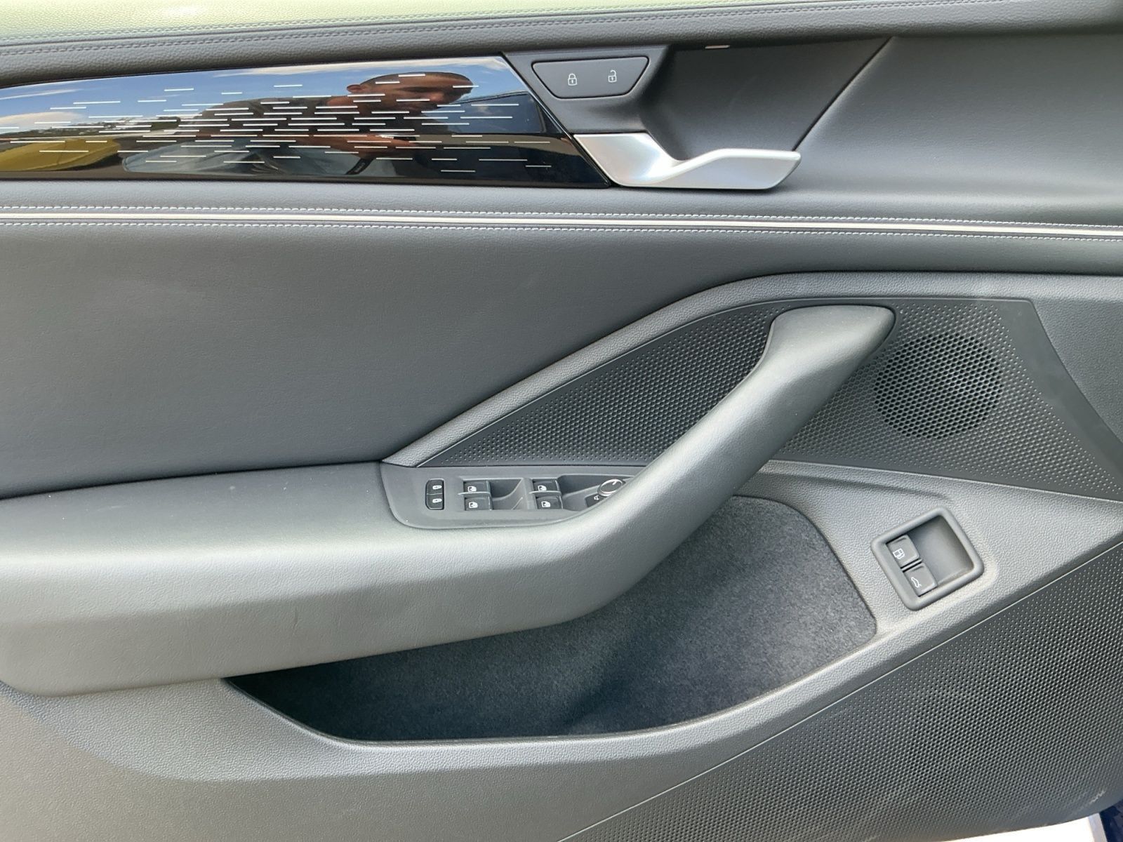 Volkswagen Passat Variant 1.5 eHYBRID ELEGANCE 5JG+AHK+PANO