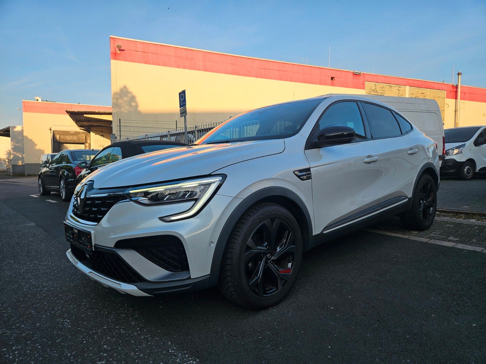 Renault ARKANA 1.3 TCE R.S. LiNE AUT BENZIN/HYBRID - Samsaru's Car Outlet