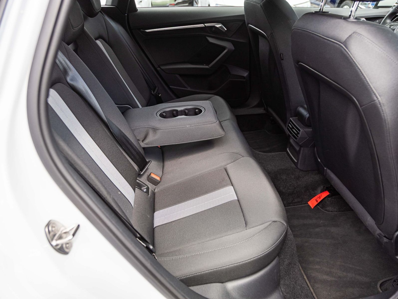 Audi A3 Sportback advanced 30TFSI Stronic LED GRA AHK