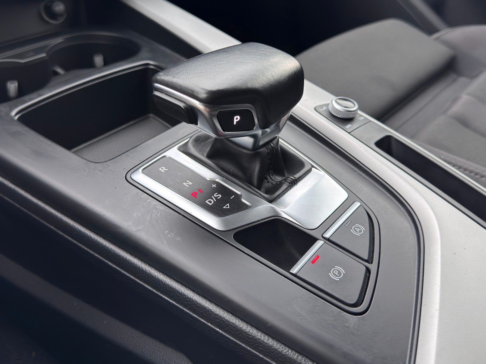 Audi A4 Av. 40 TDI S line S-Tr. - Samsaru's Car Outlet