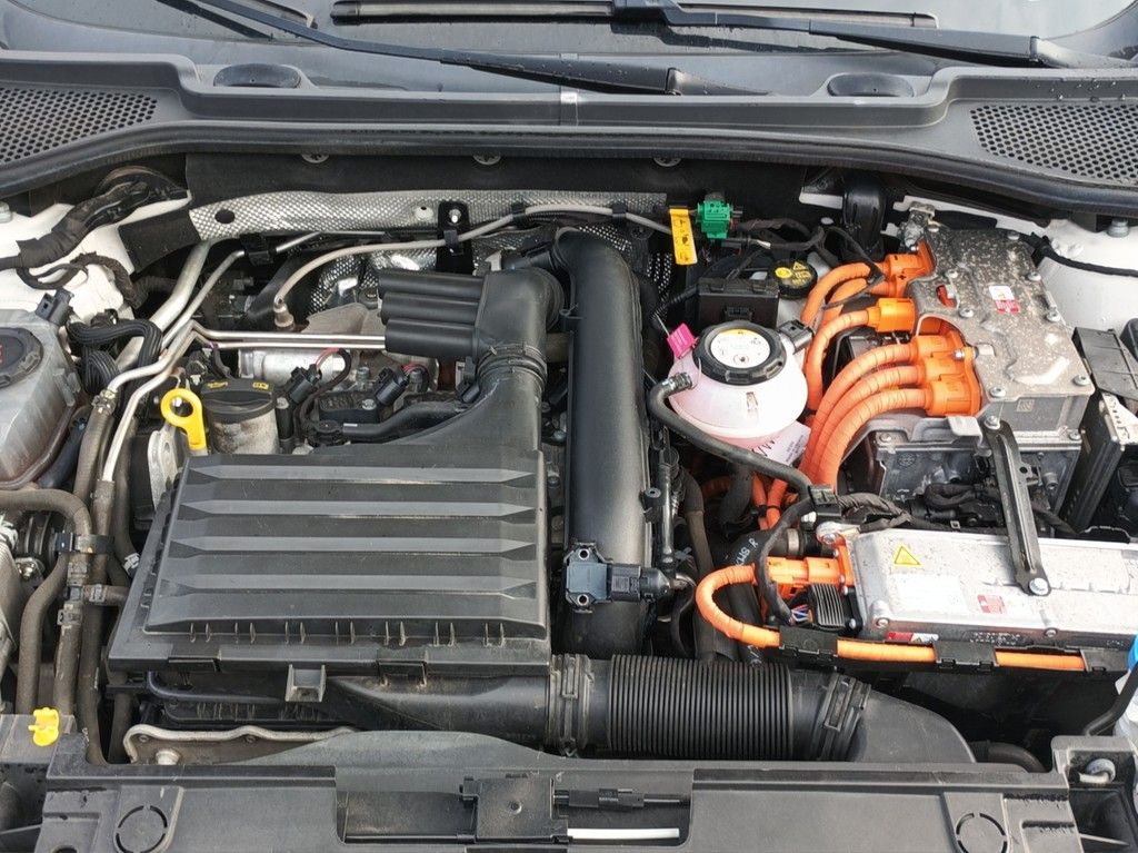 Cupra Formentor 1.4 e-Hybrid DSG AHK+PDC+ACC+SHZ