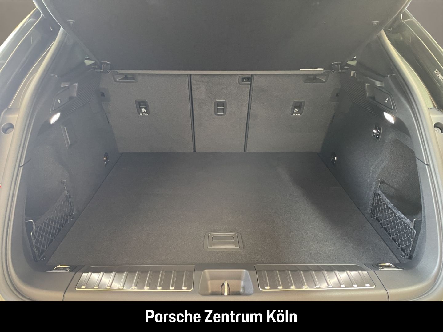 Porsche Macan 4 Luftfederung Panoramadach Surround-View
