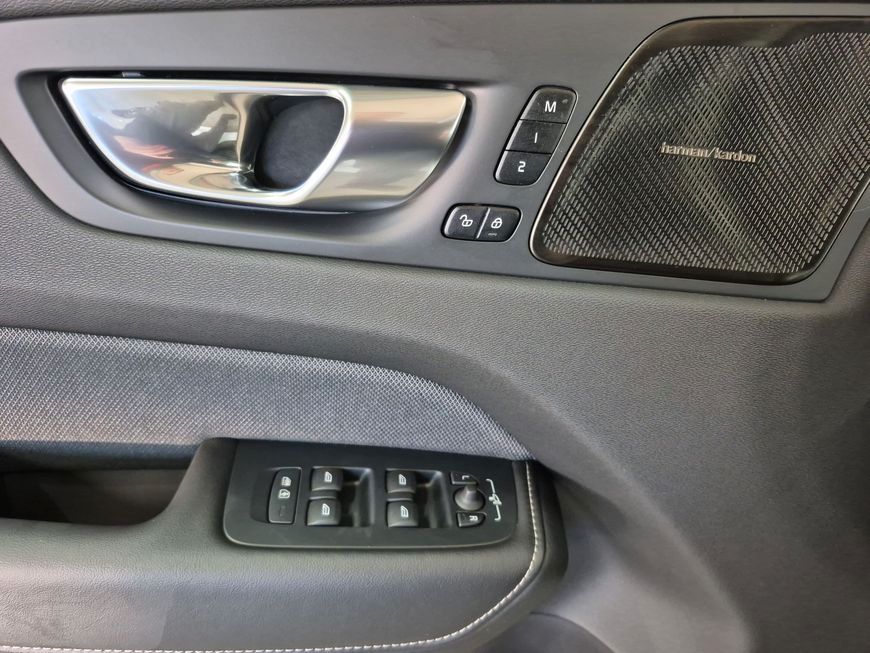 Volvo XC60 B5 B AWD Plus Dark