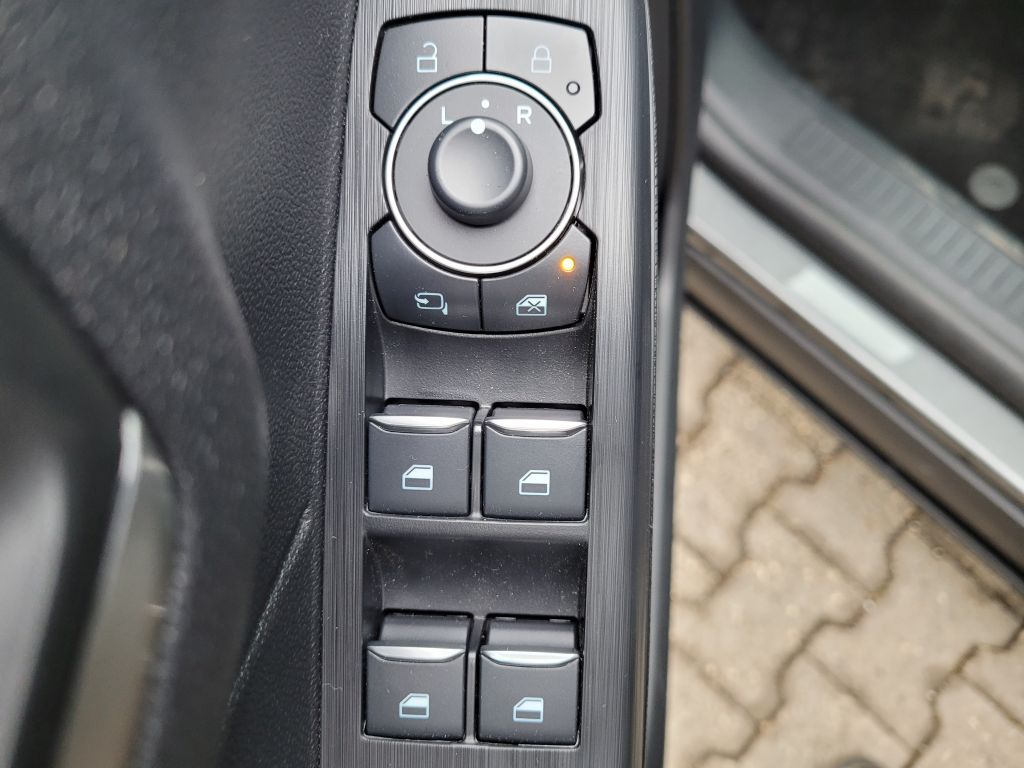 Ford Kuga 2.0 EcoBlue Aut. TITANIUM - Samsaru's Car Outlet