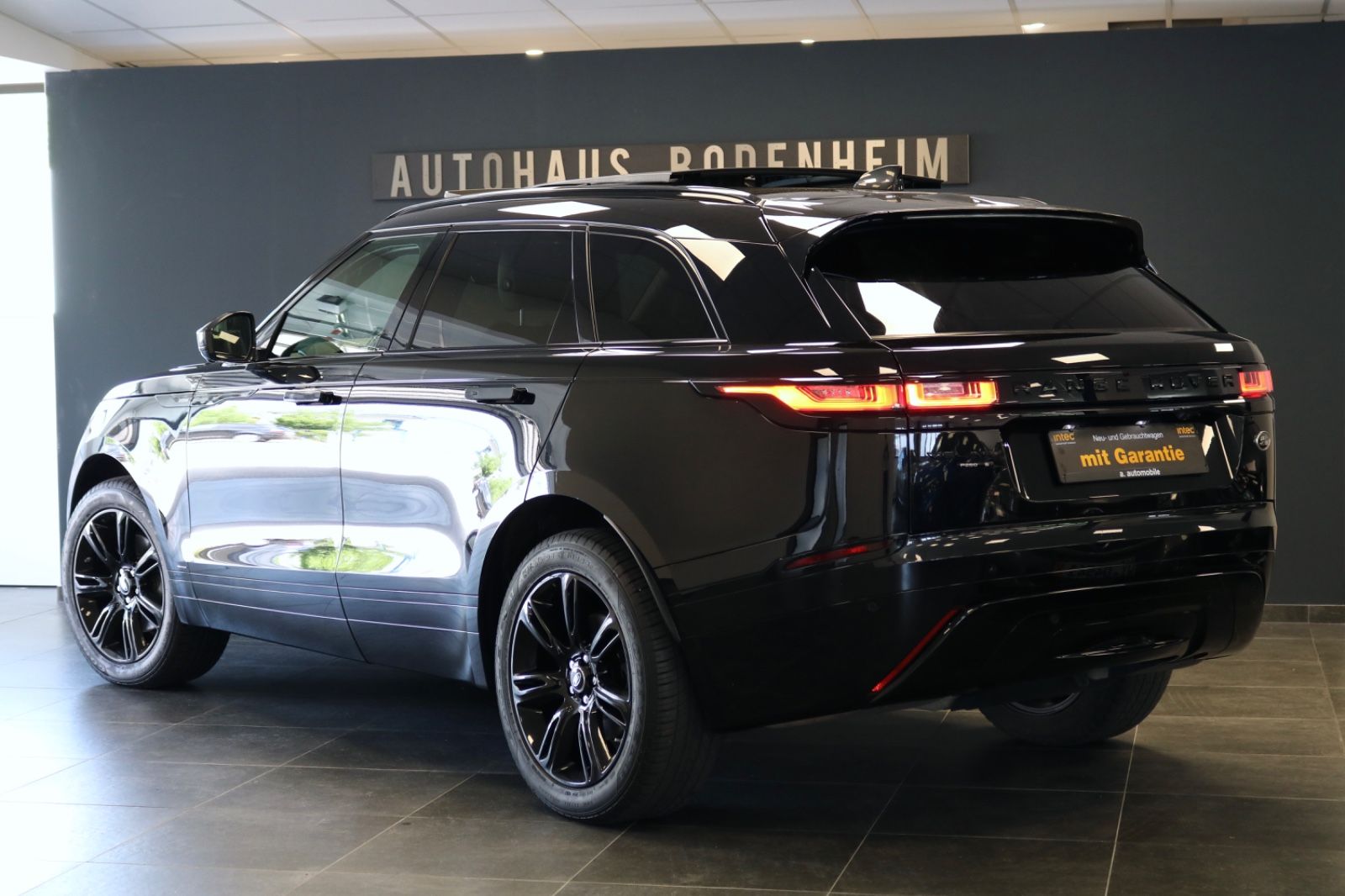 Range Rover Velar R-Dynamic - Samsaru's Car Outlet