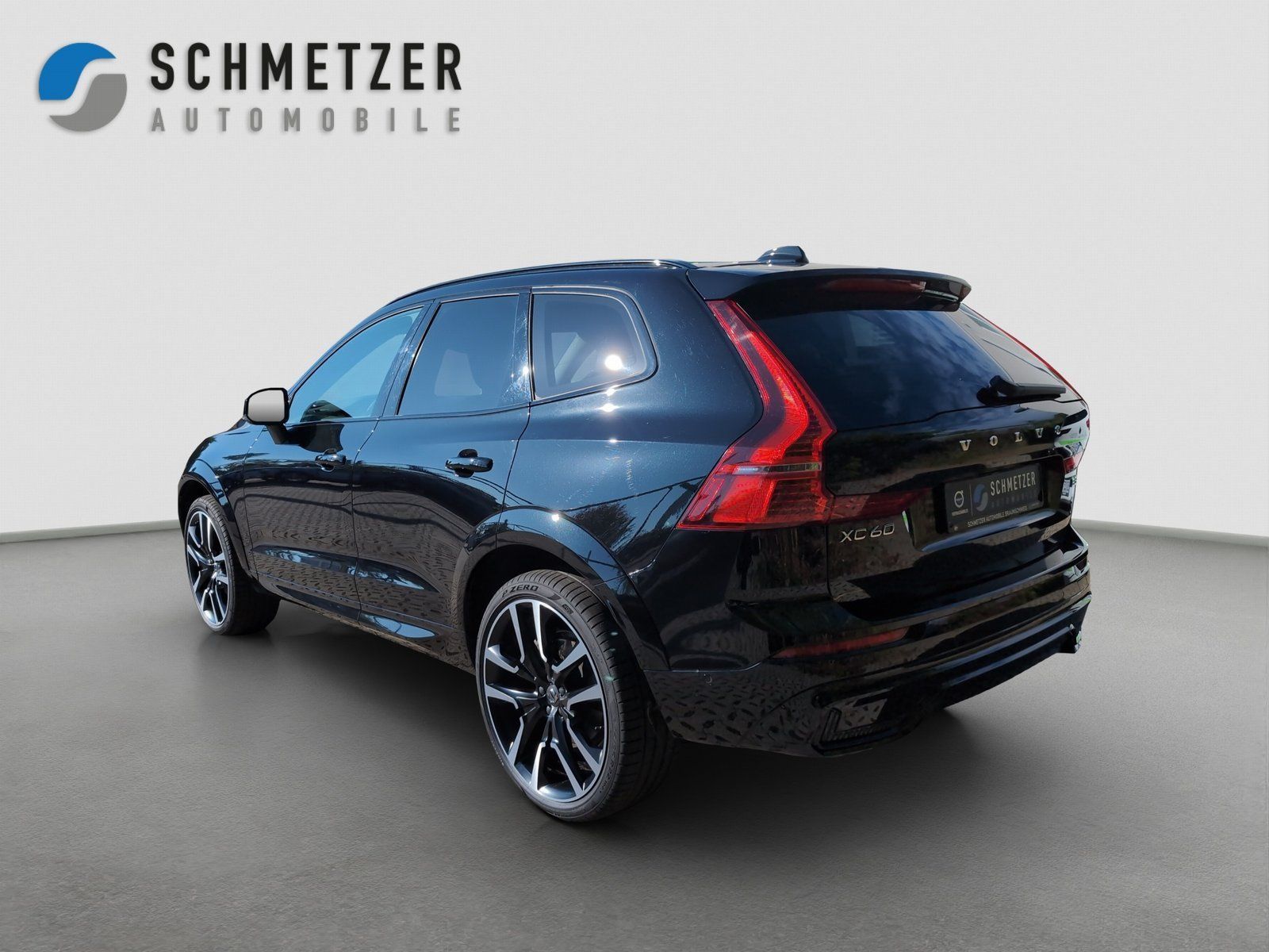 Volvo XC60+B5+AWD+AHKsemi+Panorama+360°Kam+Head-up+PDC