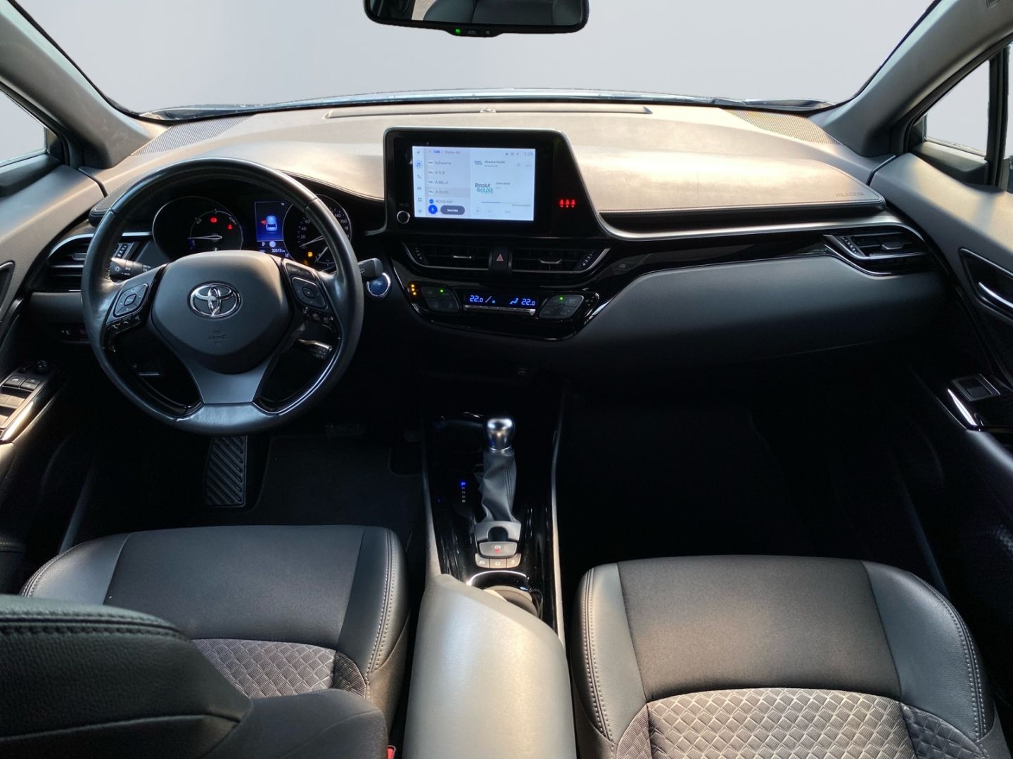 Toyota C-HR 1.8 Hybrid Team - Samsaru's Car Outlet