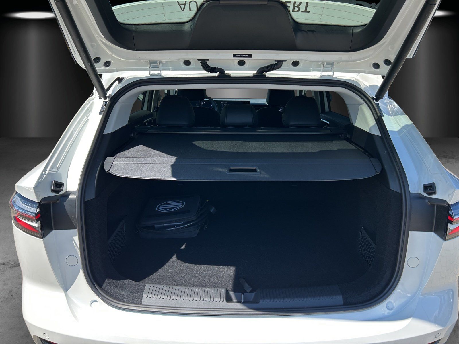MG HS Luxury PHEV AT