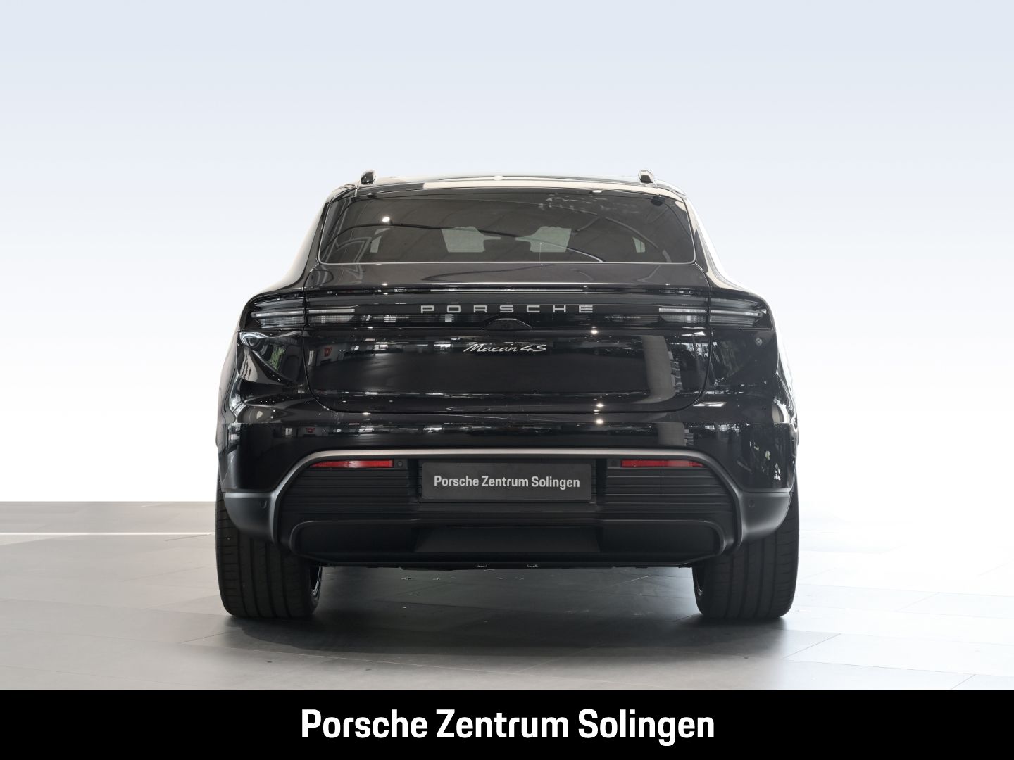 Porsche Macan 4S - Samsaru's Car Outlet