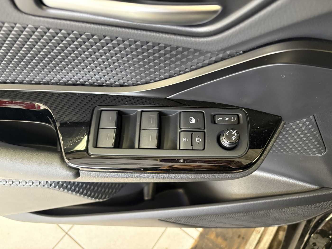 Toyota C-HR Hybrid - Samsaru's Car Outlet