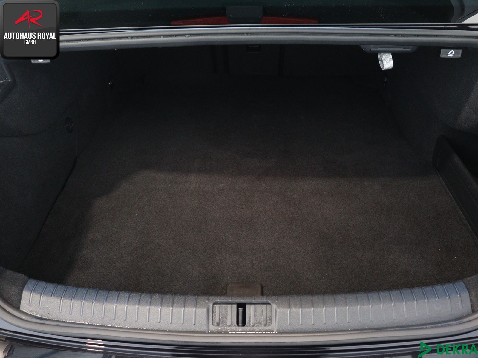 Volkswagen Passat 1.4 TSI GTE - Samsaru's Car Outlet