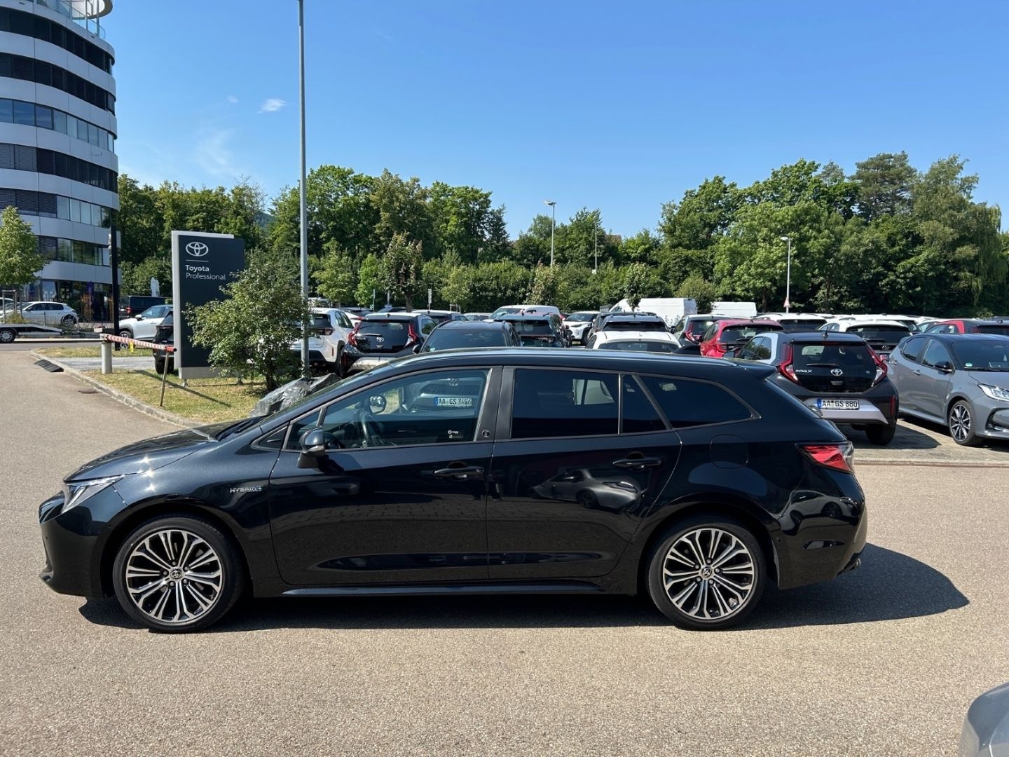 Toyota Corolla Touring Sports 2.0l Hybrid - Samsaru's Car Outlet