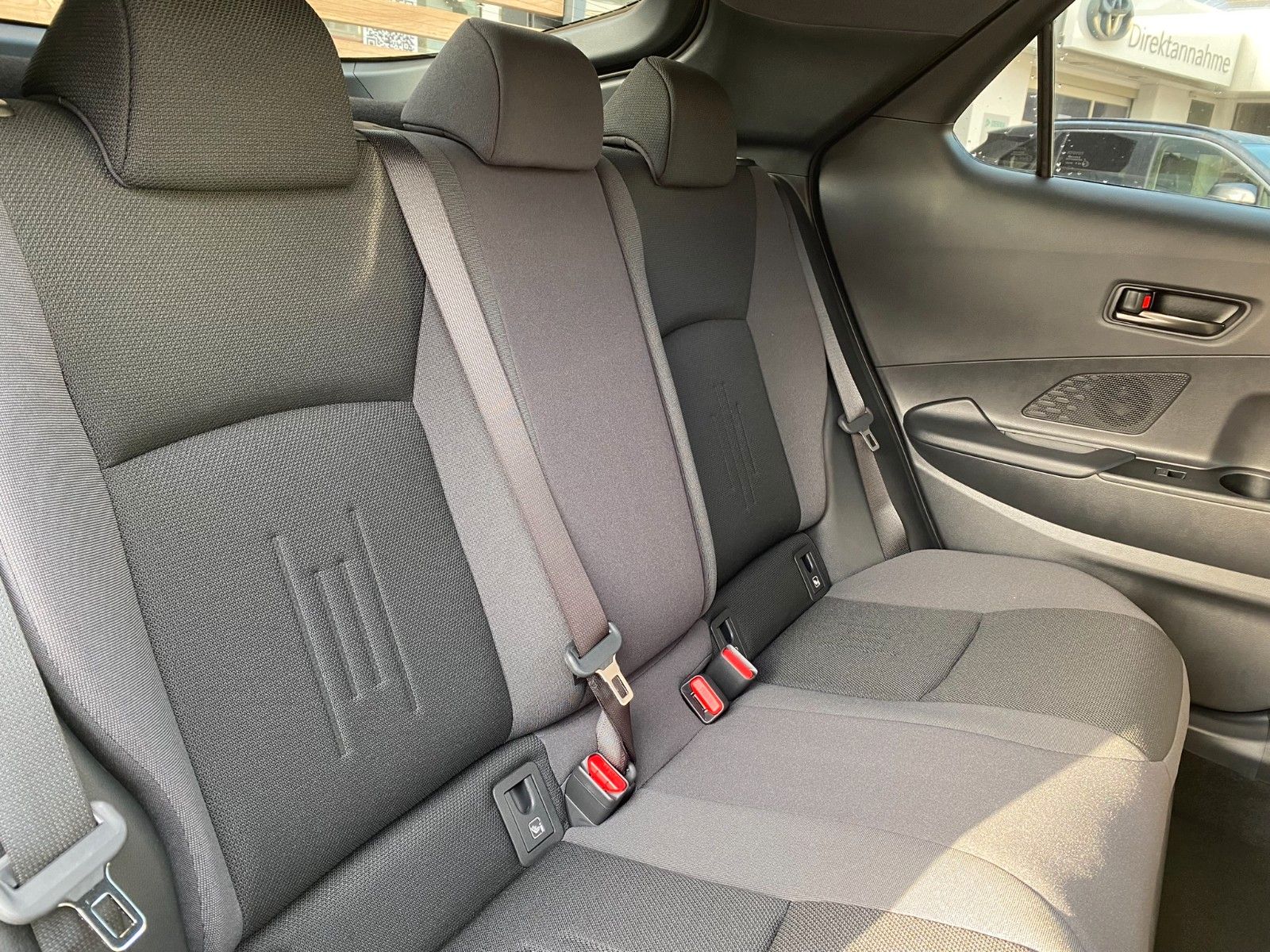Toyota C-HR 1.8 Hybrid - Samsaru's Car Outlet