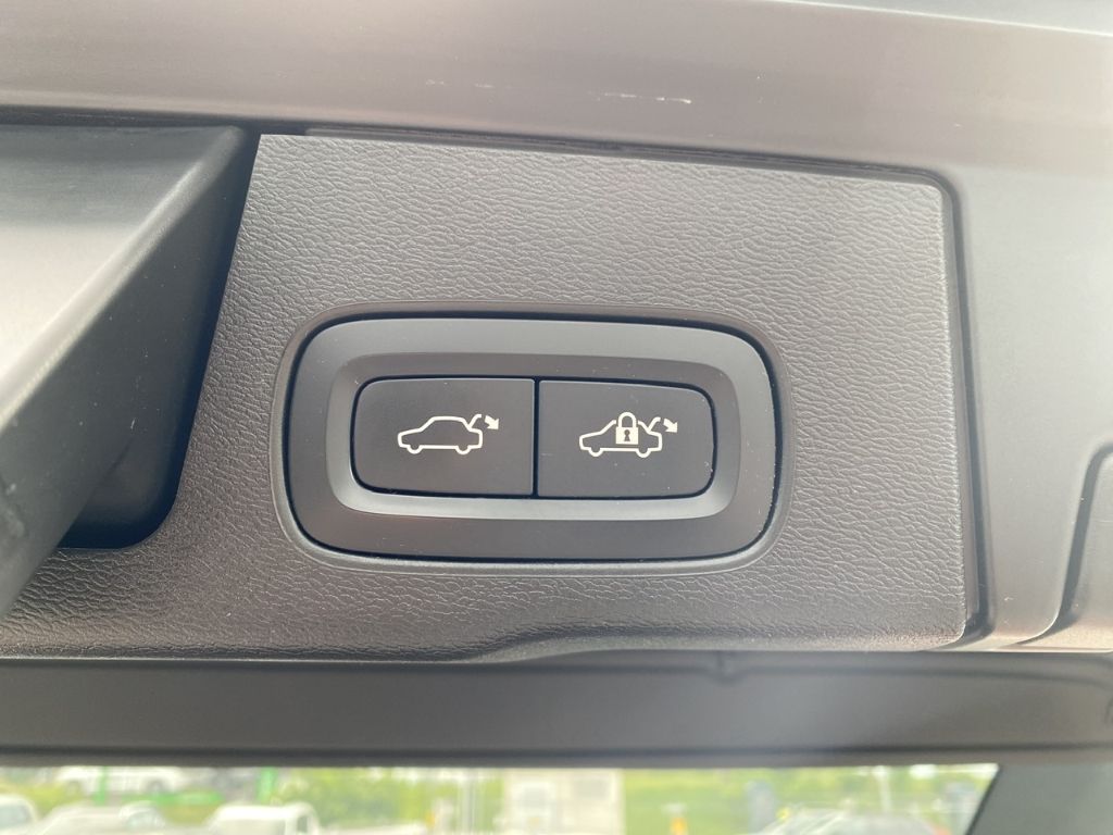 Volvo XC60 Ultimate Dark Recharge Plug-In Hybrid AWD T