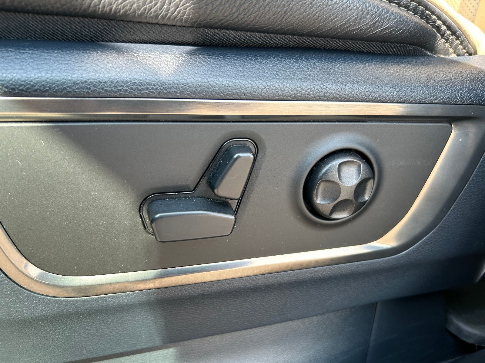 Dodge RAM 1500 Limited *LUFT*LPG*ACC*360*PANO*DE*