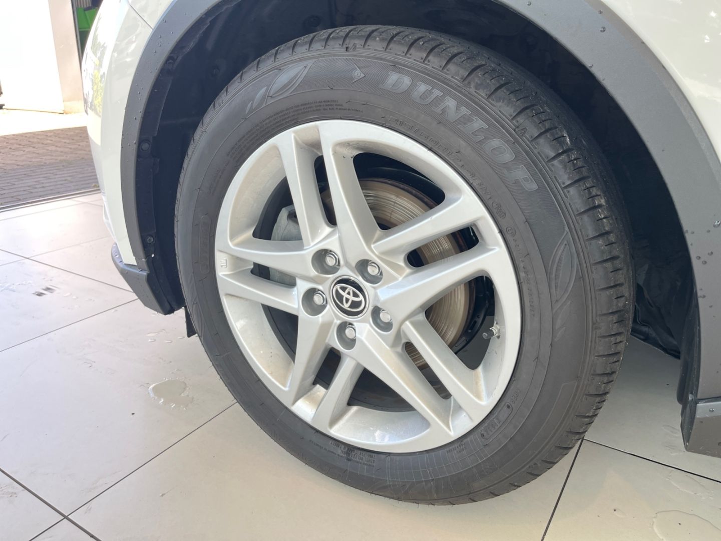 Toyota C-HR 1.8 Hybrid Business-Edition - Samsaru's Car Outlet