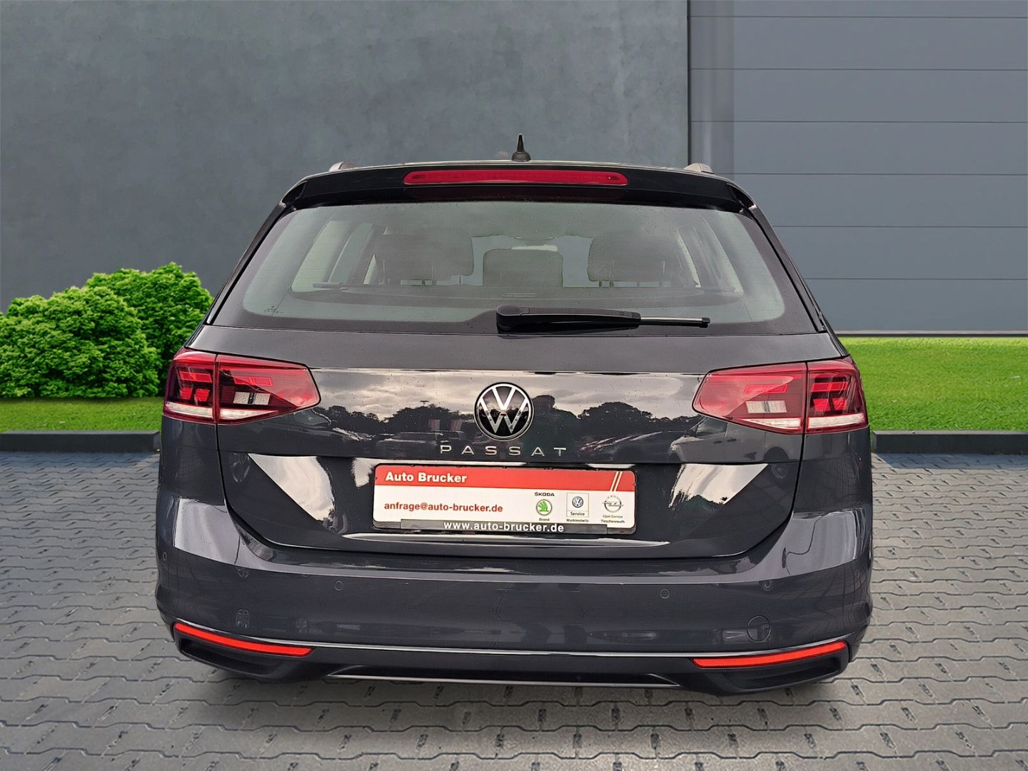 Volkswagen Passat Variant Business 2.0 TDI - Samsaru's Car Outlet