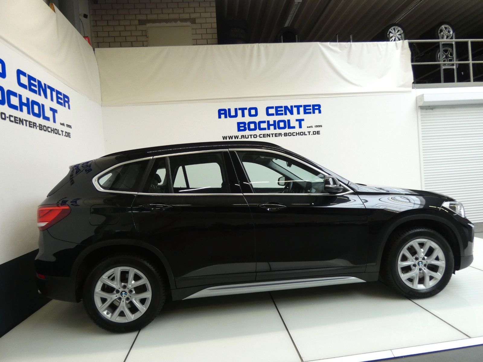 BMW X1 xDrive 20 i xLine - Samsaru's Car Outlet
