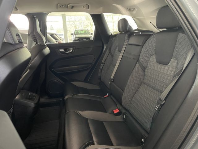 Volvo XC60 Core AWD 2.0 NAVI+SITZHEIZ+KAMERA+AHK+LED