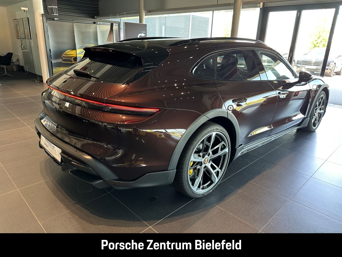 Porsche Taycan Turbo S Cross Turismo Burmester Panorama