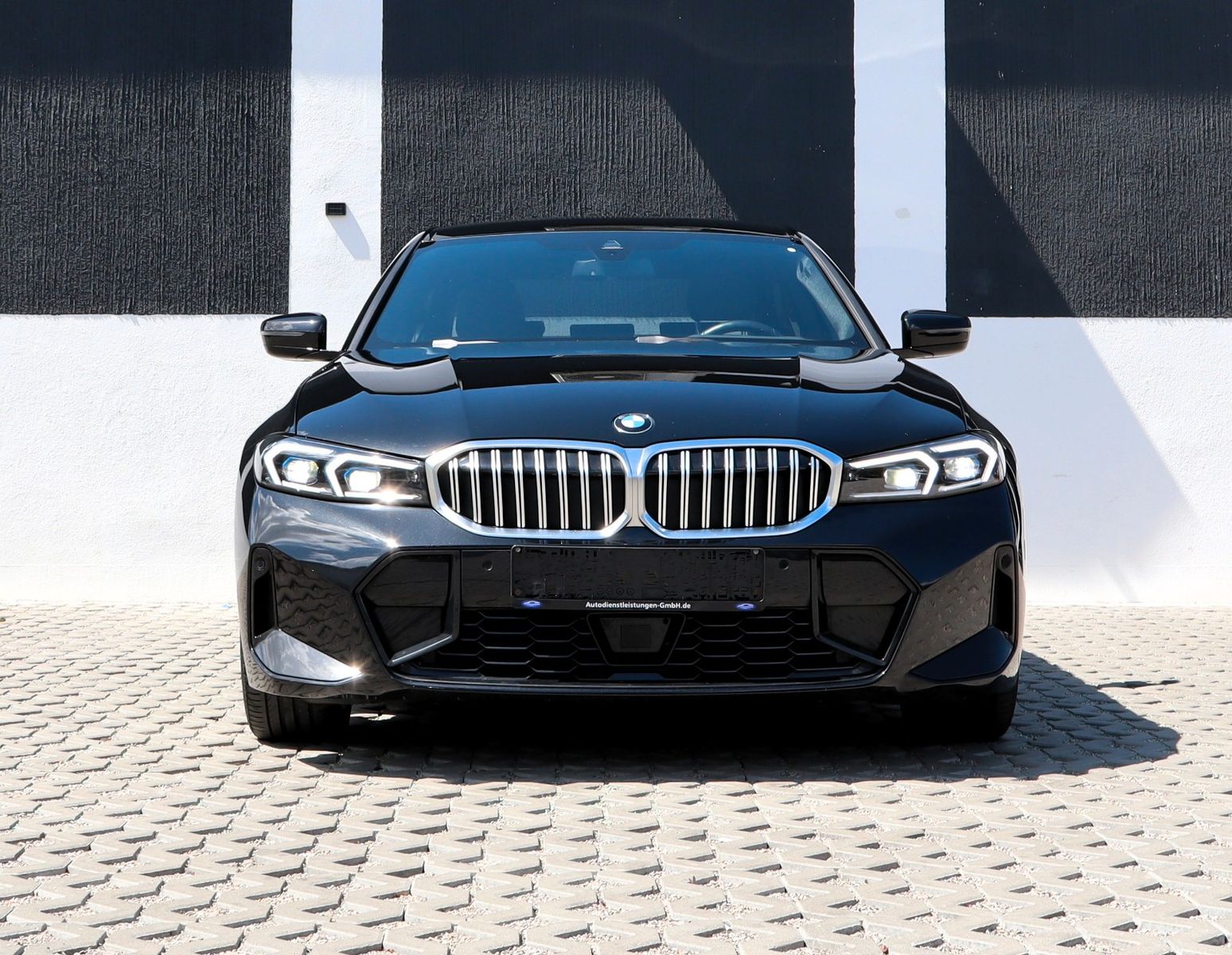 BMW 3 Lim. 320 d xDrive M Sport - Samsaru's Car Outlet