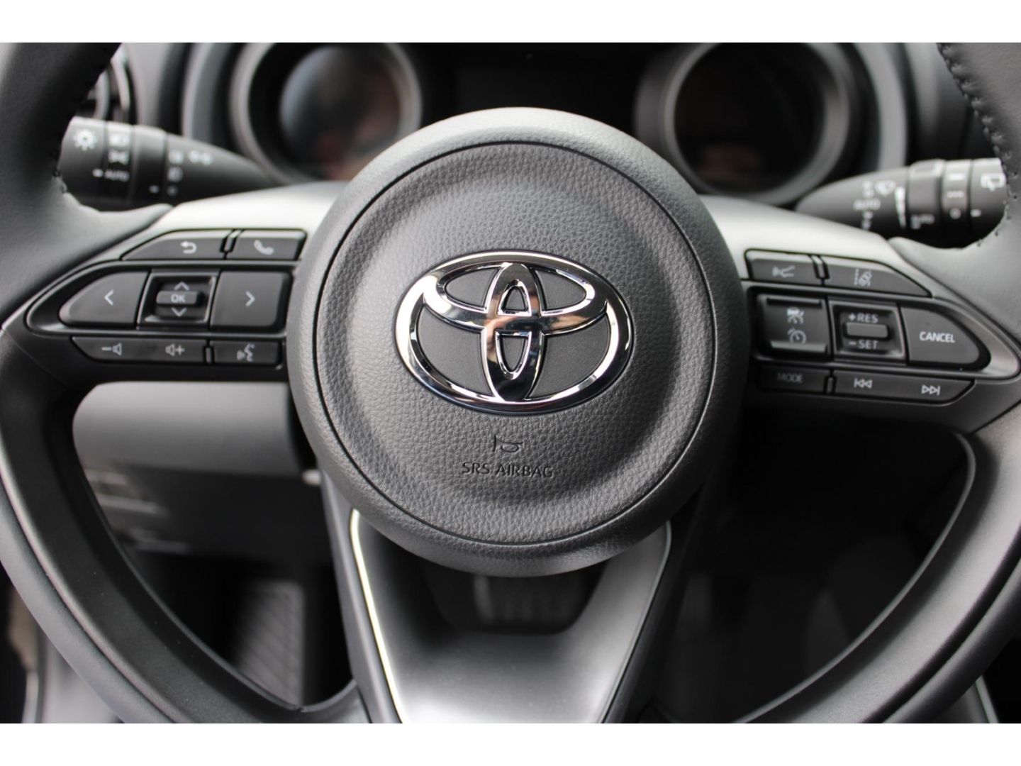 Toyota Yaris TEAM-D+COMFORT-PAKET+SHZ+KAMERA+GJ-RÄDER !