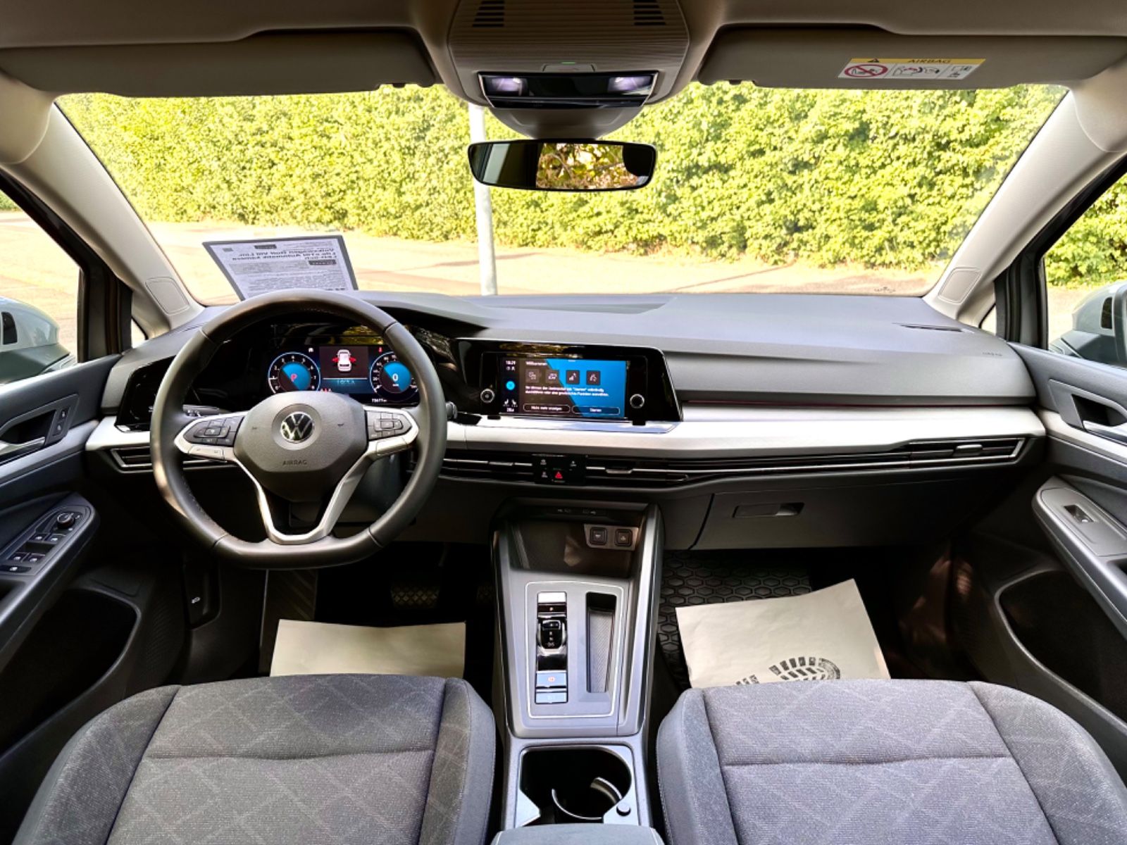 Volkswagen Golf VIII Lim.Life eTSI Automatik - Samsaru's Car Outlet