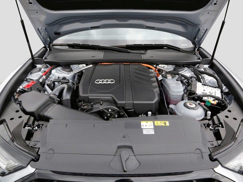 Audi A6 Avant 55 TFSI e Q S line - Samsaru's Car Outlet
