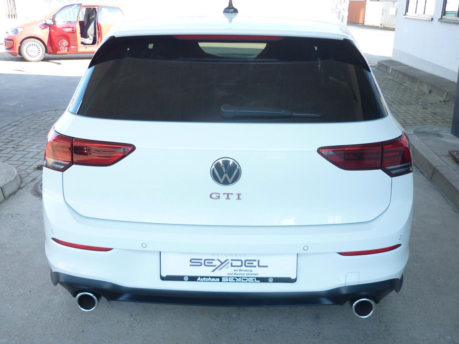 Volkswagen Golf VIII GTI DSG - Samsaru's Car Outlet