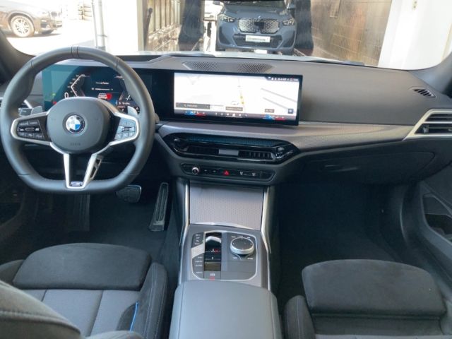 BMW 320 i xDrive Limo M-Sport Pano AHK 18'' HUD Kame