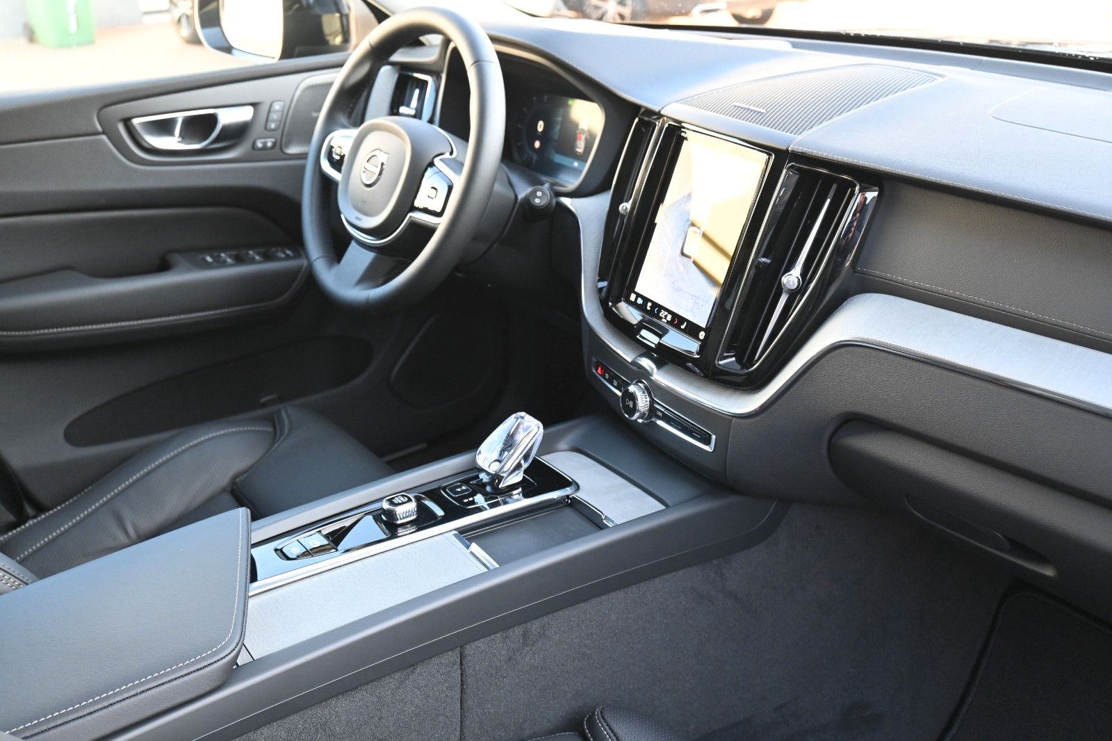 Volvo XC60 B5 AWD Ultra Dark*LUFT*360°*ACC*AHK