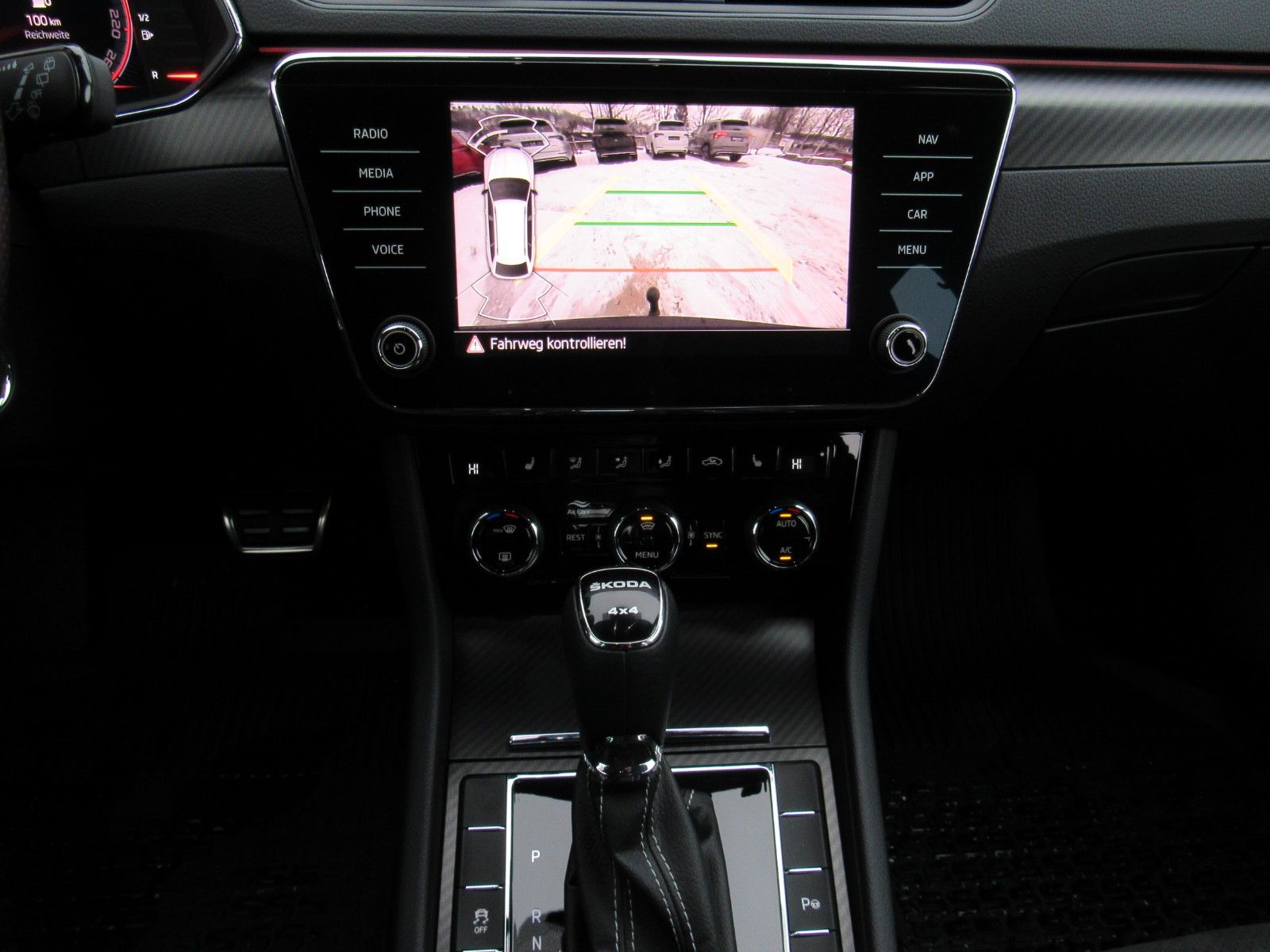 Skoda Superb 2.0 TDI DSG Sportline 4x4 BSD AHK PLA ACC