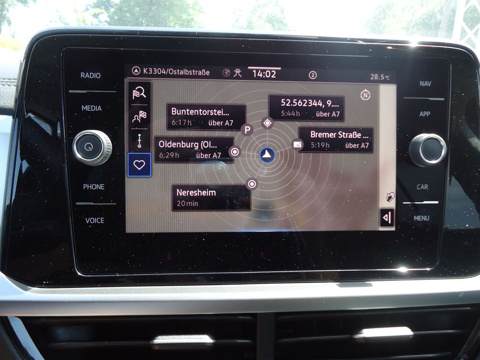 Volkswagen T-Roc Life TSI - Samsaru's Car Outlet