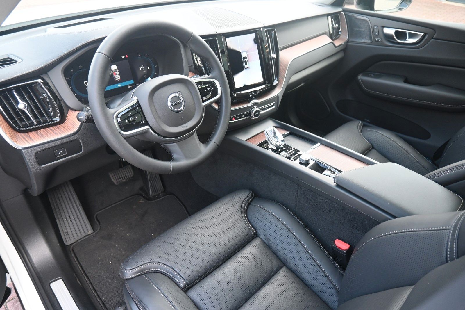 Volvo XC60 B4 D AWD Ultimate Dark*STDHZG*360°*LUFT*ACC