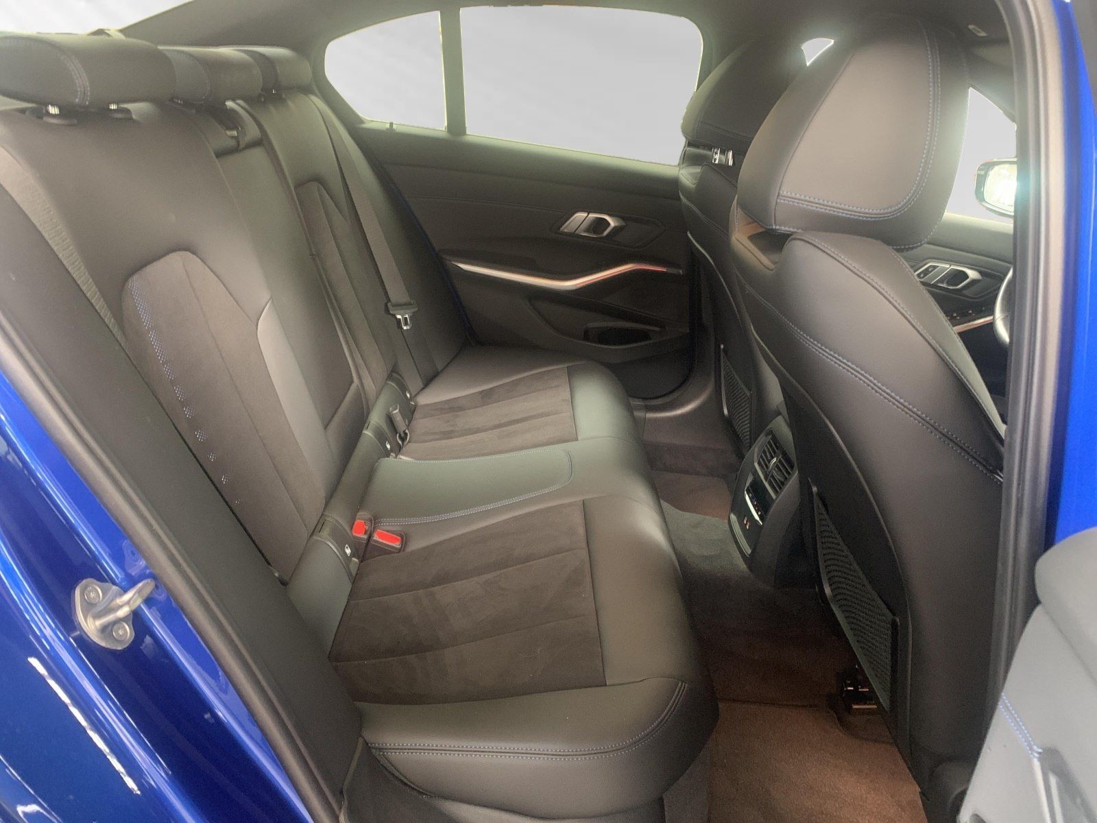 BMW 320i M Sport - Samsaru's Car Outlet