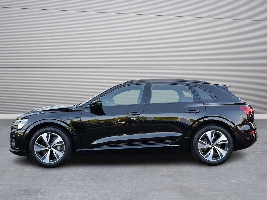 Audi Q8 50 e-tron quattro S-line - Samsaru's Car Outlet