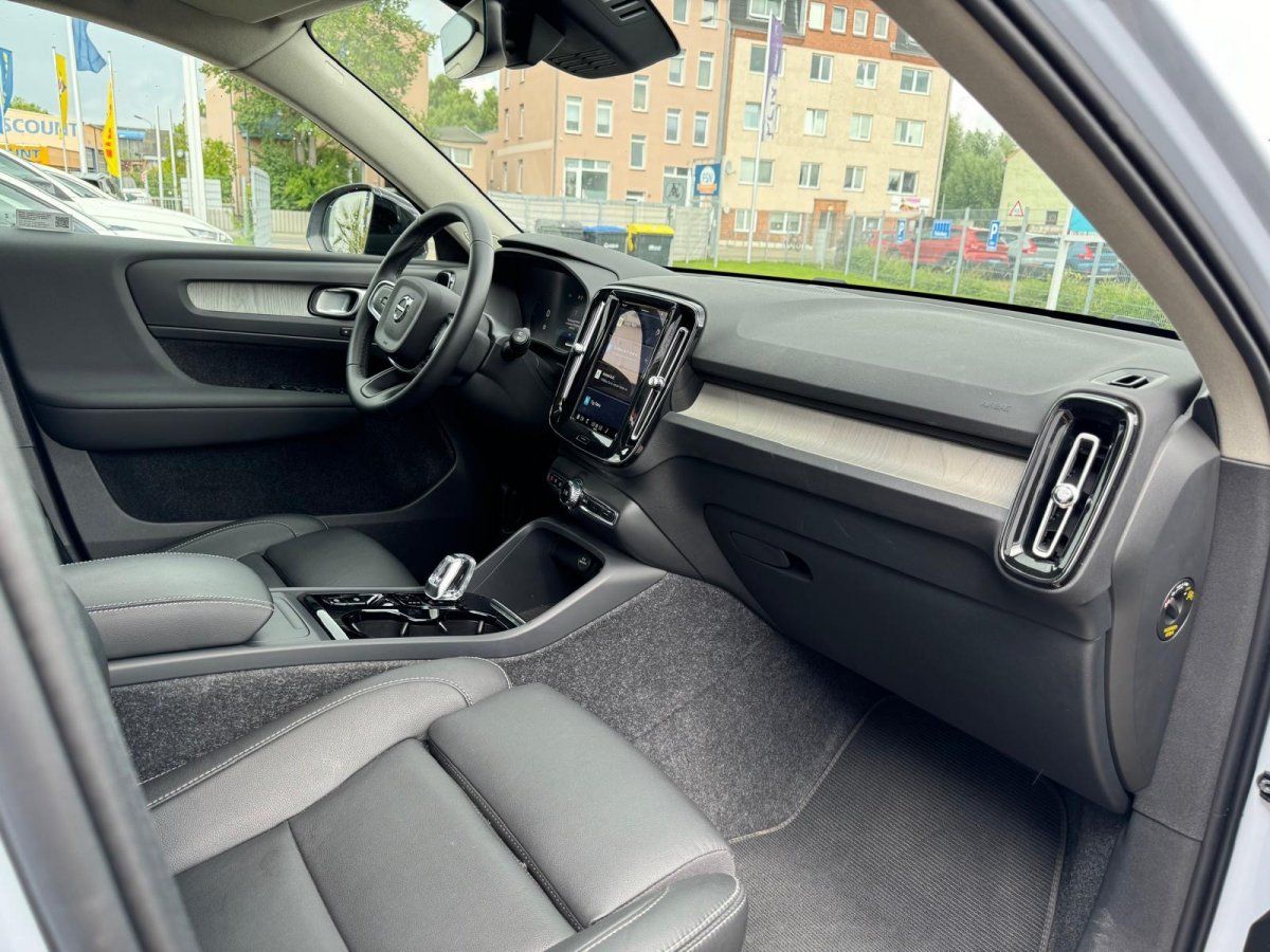Volvo XC40 B4 Plus Dark 8-Fach AHK Aktionspreis