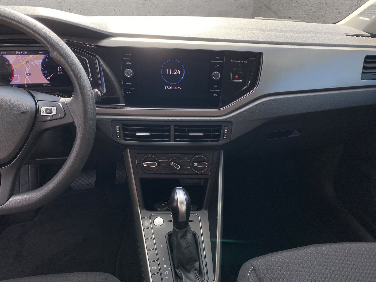 Volkswagen Polo VI Comfortline - Samsaru's Car Outlet