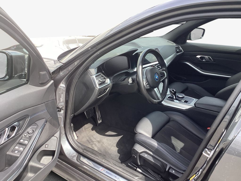 BMW 330e Aut. M Sport - Samsaru's Car Outlet