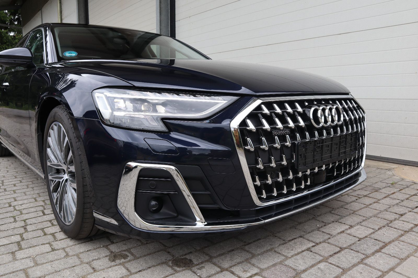 Audi A8L 60 TFSI e lang exclusive - Samsaru's Car Outlet