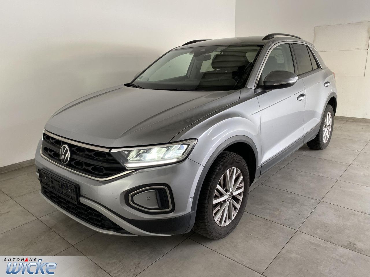 Volkswagen T-Roc 1.0 TSI Life - Samsaru's Car Outlet