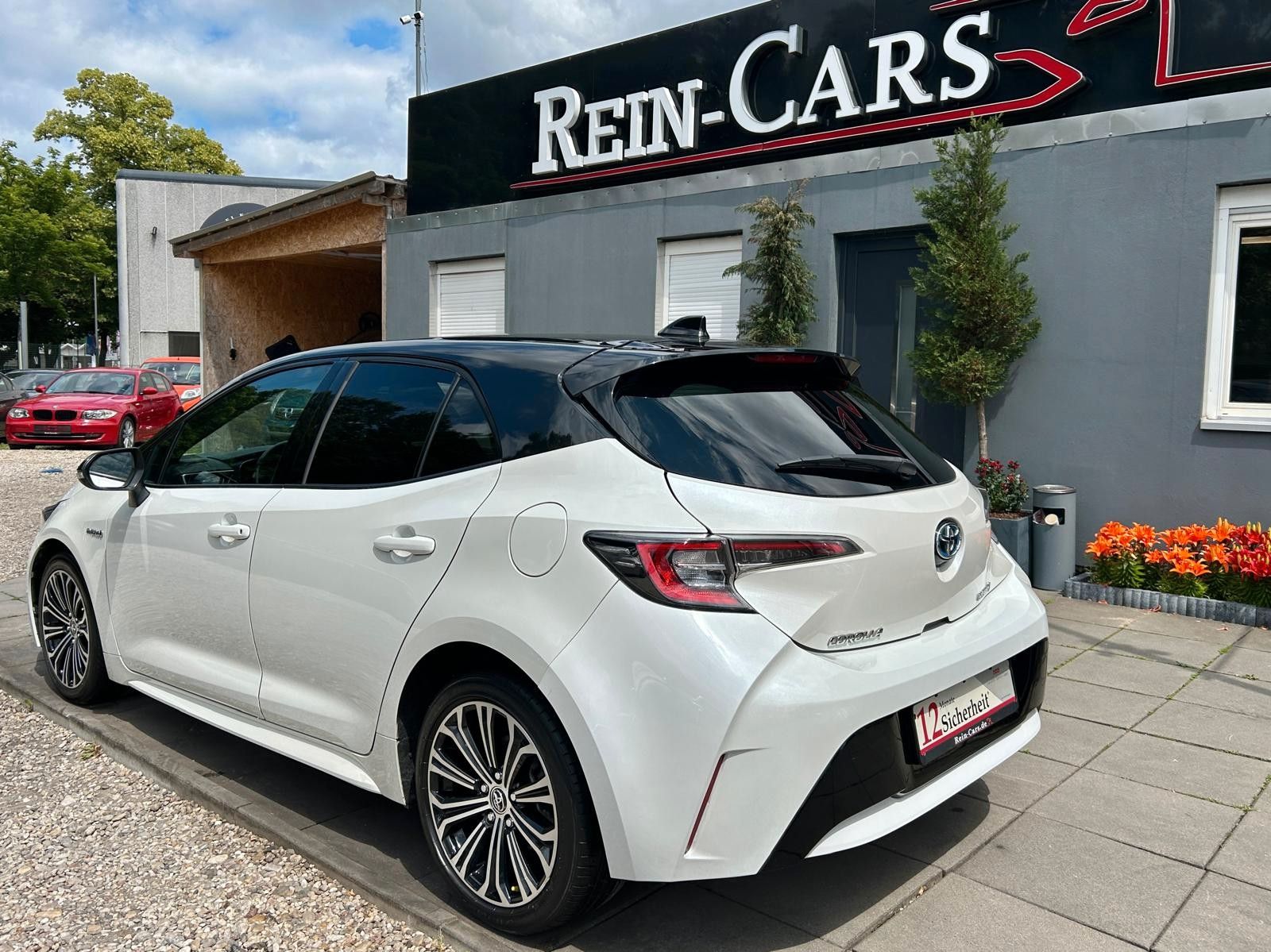 Toyota Corolla 1.8 Hybrid - Samsaru's Car Outlet