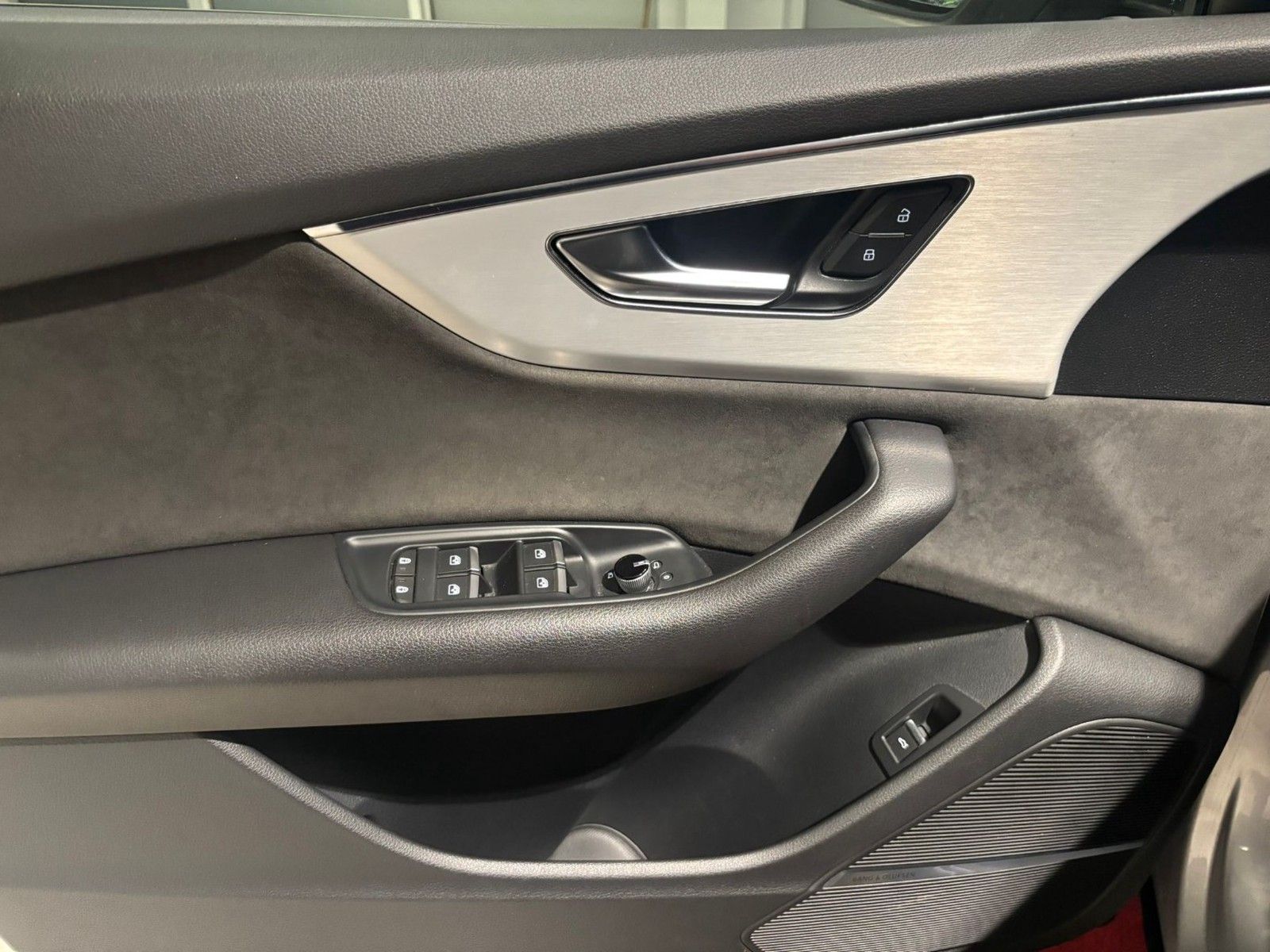 Audi Q8 50 TDI quattro S-LINE*AHK/STANDHEIZ.*