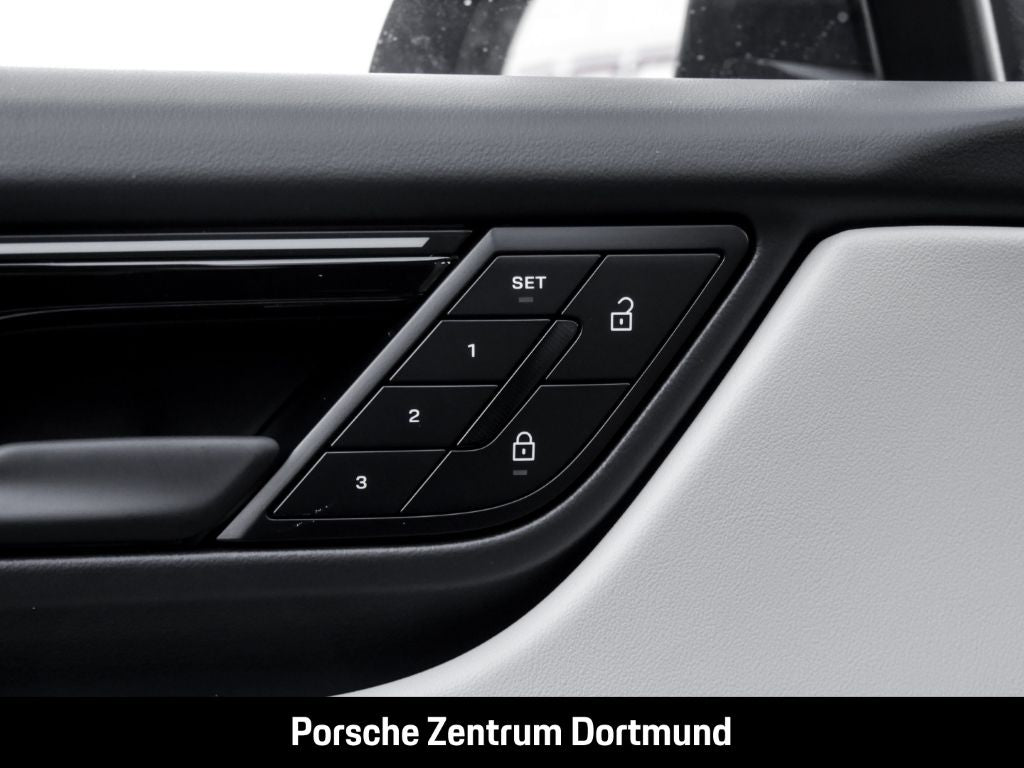 Porsche Macan 4 - Samsaru's Car Outlet