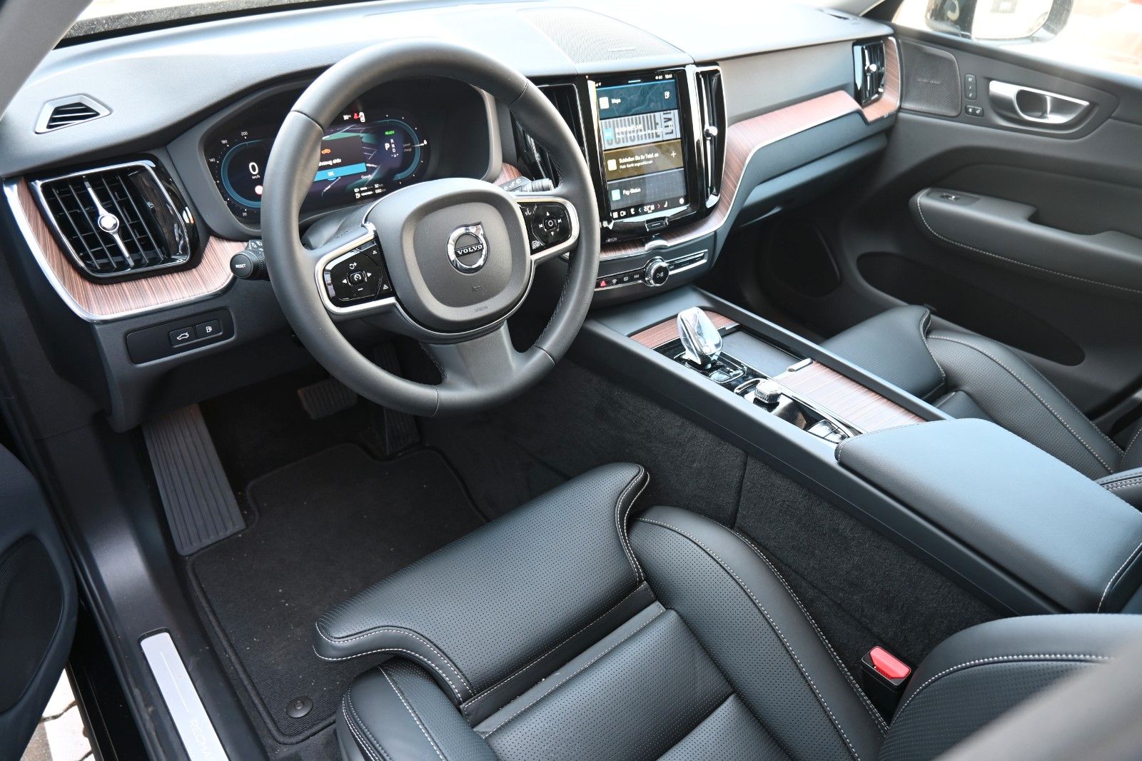 Volvo XC60 T6 AWD RC Plus Bright*PANO*360*Luft*H&K*ACC